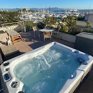 Penthouse Vue Mer Avec Rooftop,jacuzzi,et Parking Prive Антиб